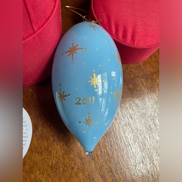 2011 Pier 1 Li Bien Mary and Jesus Teardrop Handpainted Glass Christmas Ornament - Picture 4 of 7